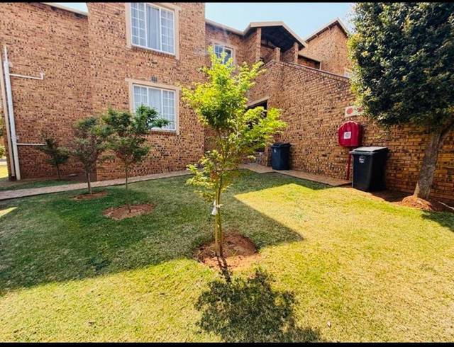 3 BEDROOM TOWNHOUSE FOR SALE IN STRUBENSVALLEI
